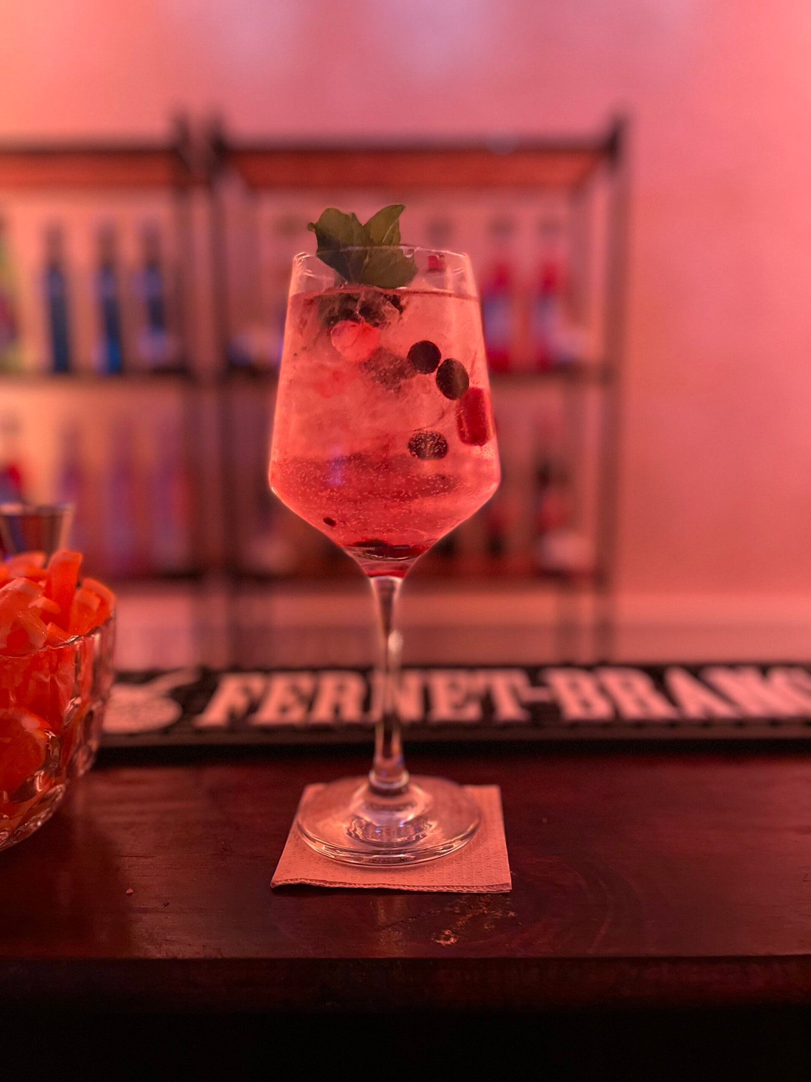 gin tonic de frutos rojos